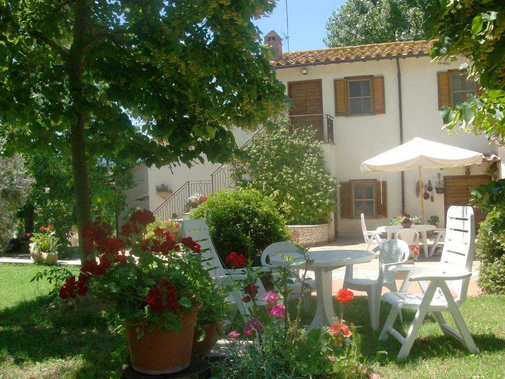 Bed And Breakfast Casale Isorella Сан Джемини Екстериор снимка